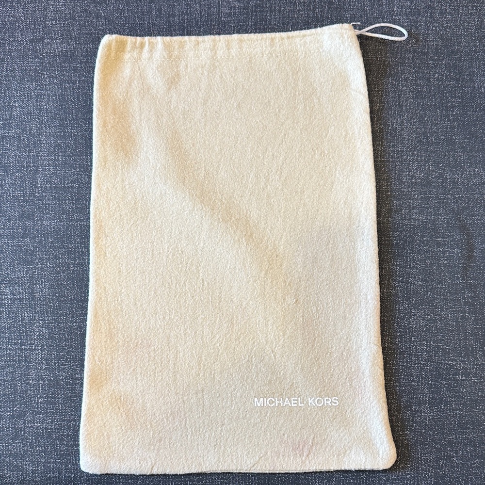 MICHAEL KORS CREAM & WHITE DUST BAG WITH DRAWSTRING CLOSURE APPROX 9.25 X 14.25"